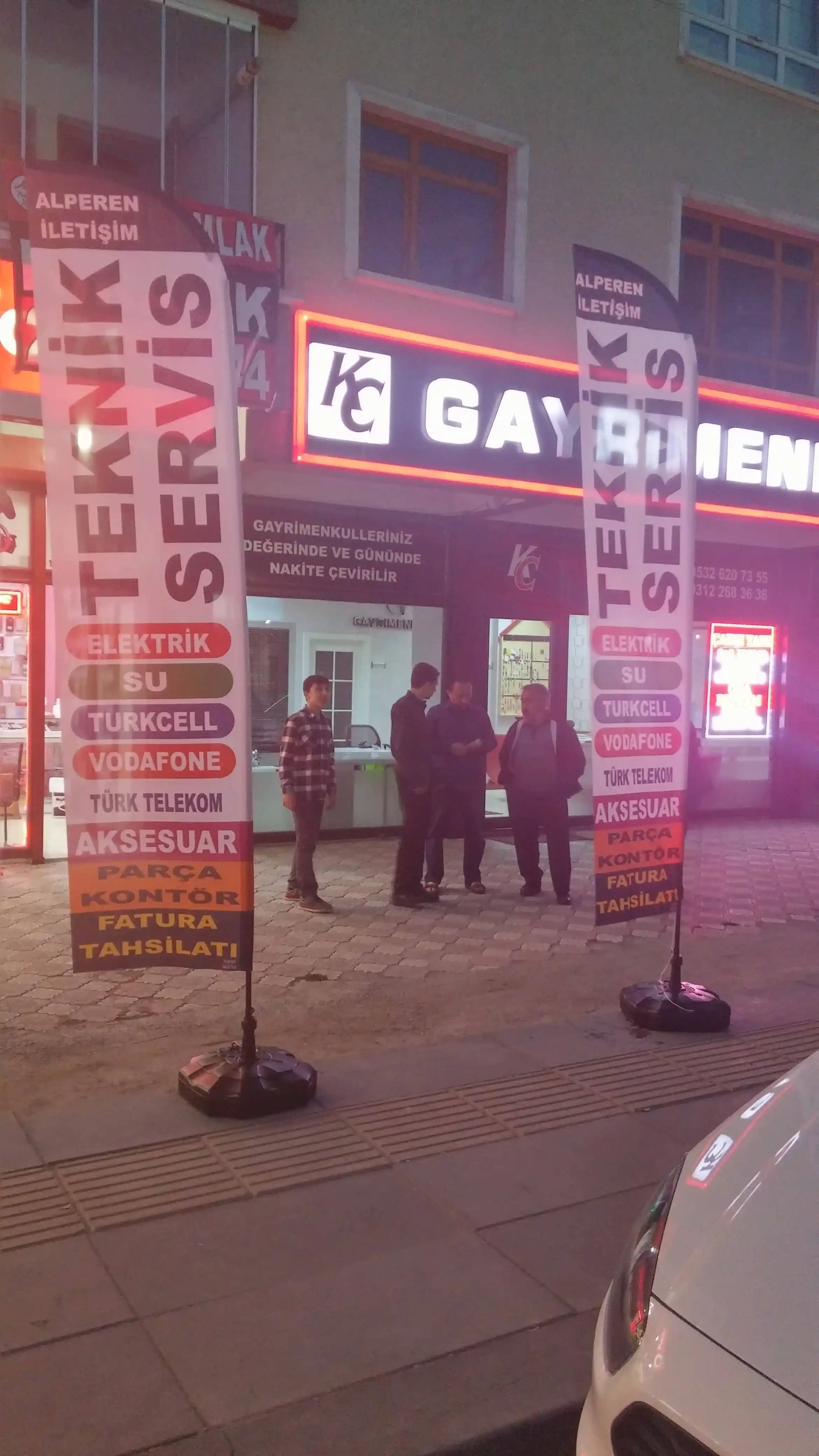 Cep Telefoncu Olta Bayrağı-42