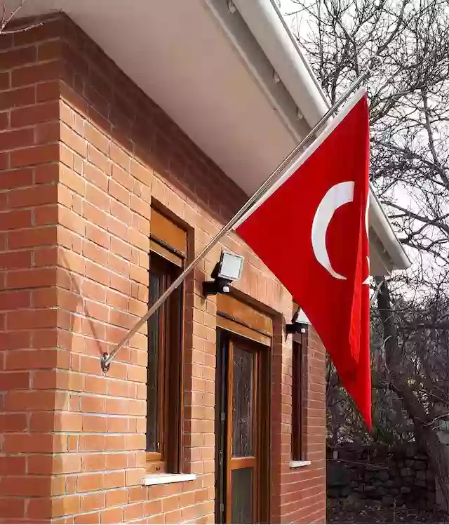 Otel Bayrak Direği